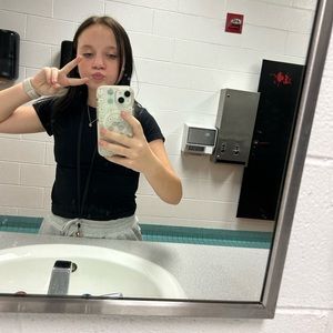 Meet your Posher, Avery